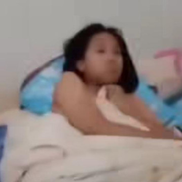 Masih Misterius, Netizien Buru Wanita Berselimut Yang Ada di Video Ampun Pakde